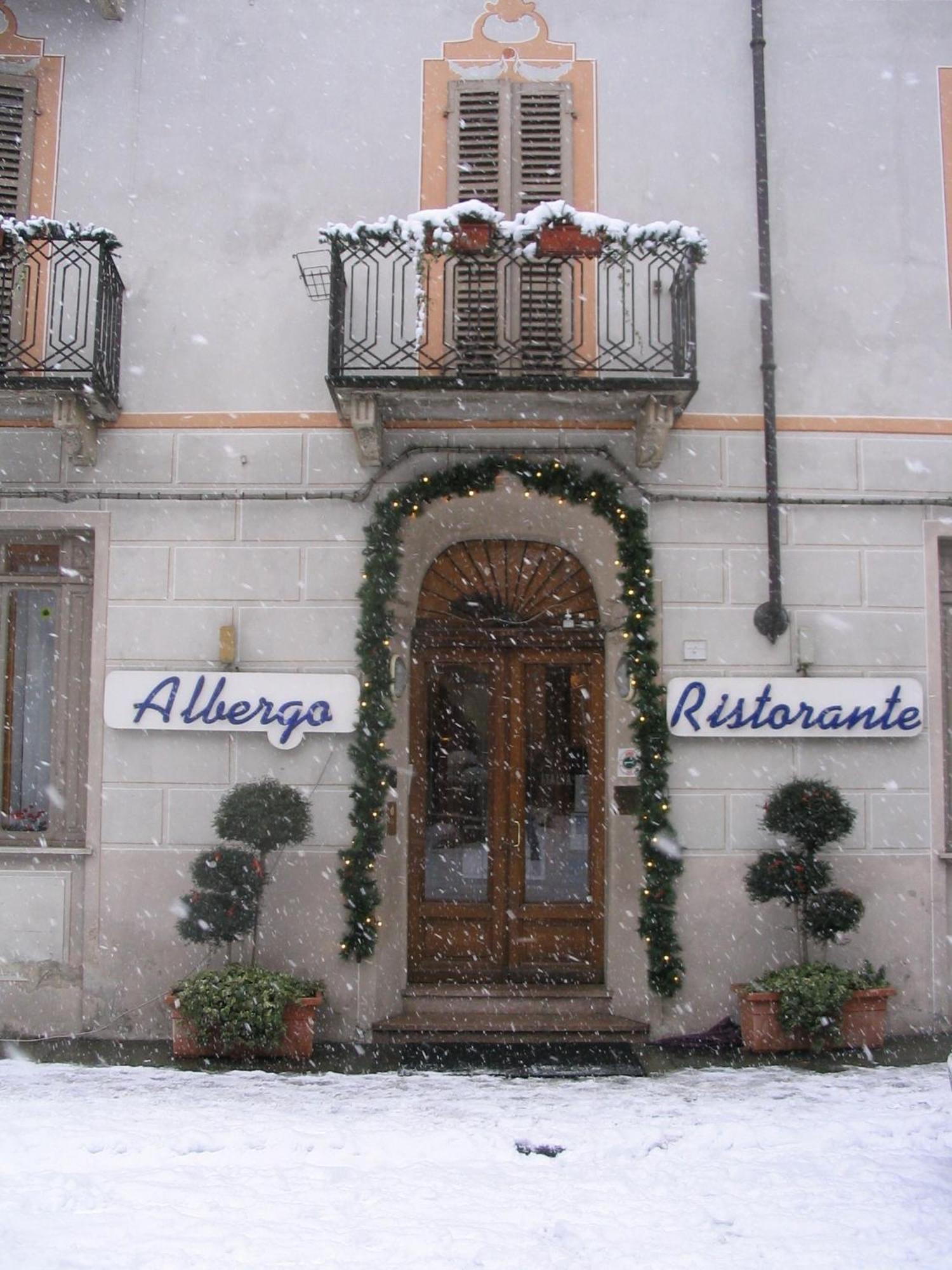 Albergo Italia Varallo Exterior foto